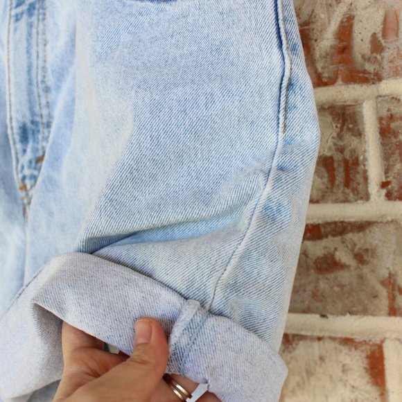 Levi's 551 Vtg. Mom Jean Rolled Denim Shorts 12 - Picture 5 of 8
